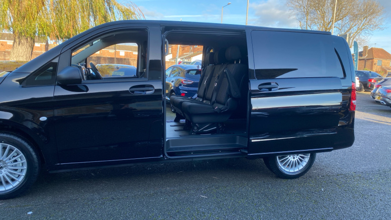 Mercedes-Benz Vito L2 Diesel Rwd 116CDI Pro Crew Van 9G-Tronic